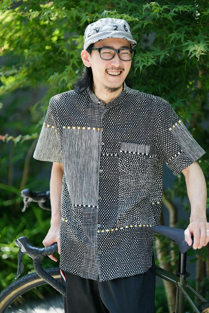 高島縮 20/20 スタンドカラー半袖シャツ／間がさね（まがさね） 墨黒（すみくろ）に苔（こけ）