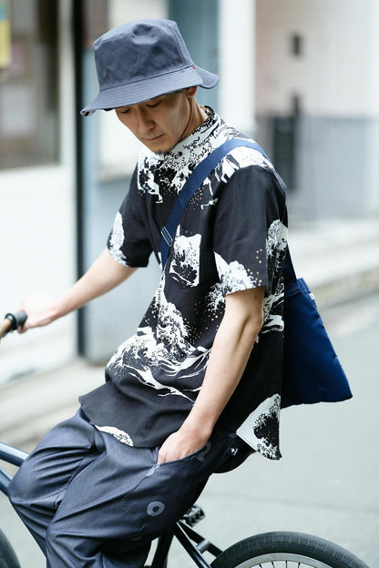 高島縮 20/20 スタンドカラー半袖シャツ／北斎（ほくさい） 神奈川沖浪裏（かながわおきなみうら） 写し（うつし）