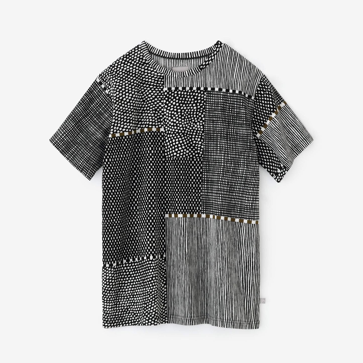 高島縮 40/40 半袖Tシャツ／間がさね（まがさね） 墨黒（すみくろ）に苔（こけ）