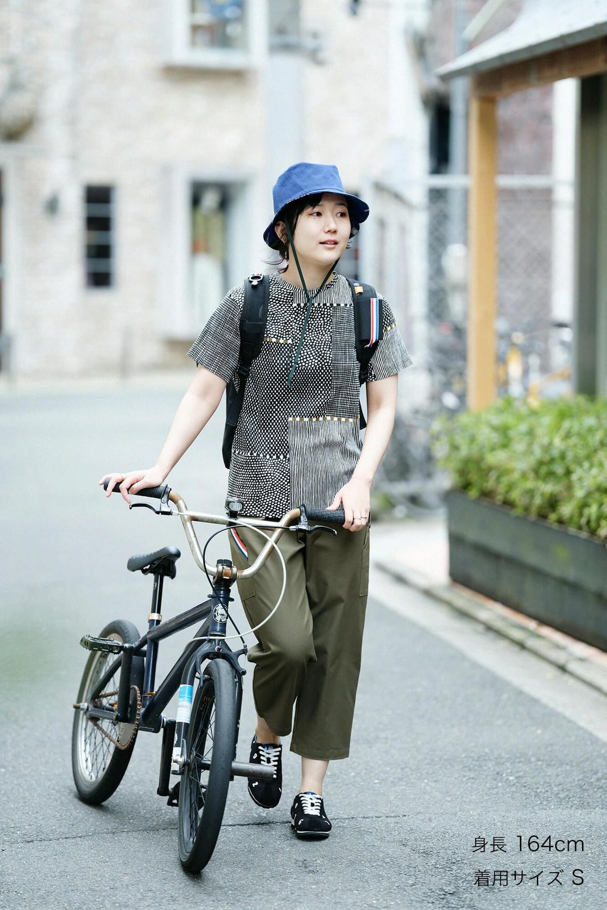 高島縮 40/40 半袖Tシャツ／間がさね（まがさね） 墨黒（すみくろ）に苔（こけ）