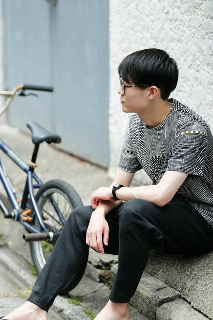 高島縮 40/40 半袖Tシャツ／間がさね（まがさね） 墨黒（すみくろ）に苔（こけ）