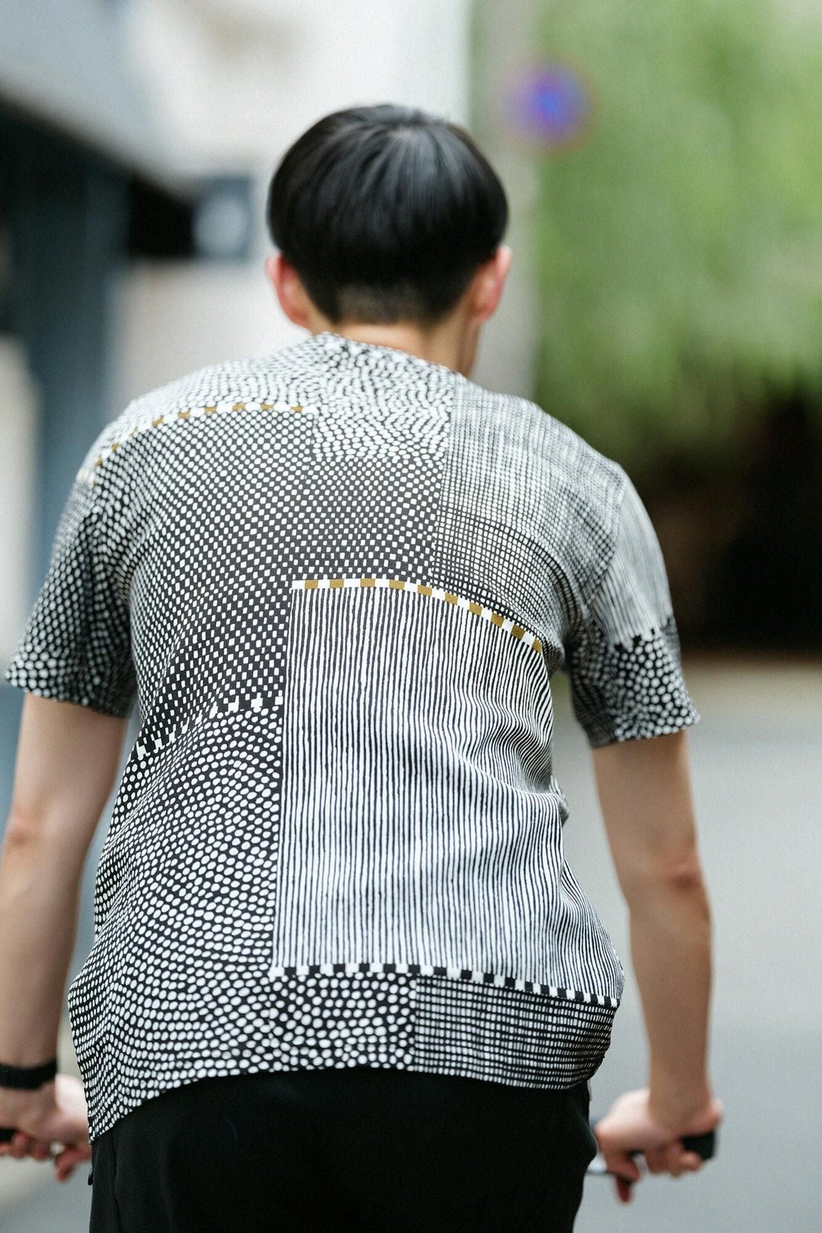 高島縮 40/40 半袖Tシャツ／間がさね（まがさね） 墨黒（すみくろ）に苔（こけ）