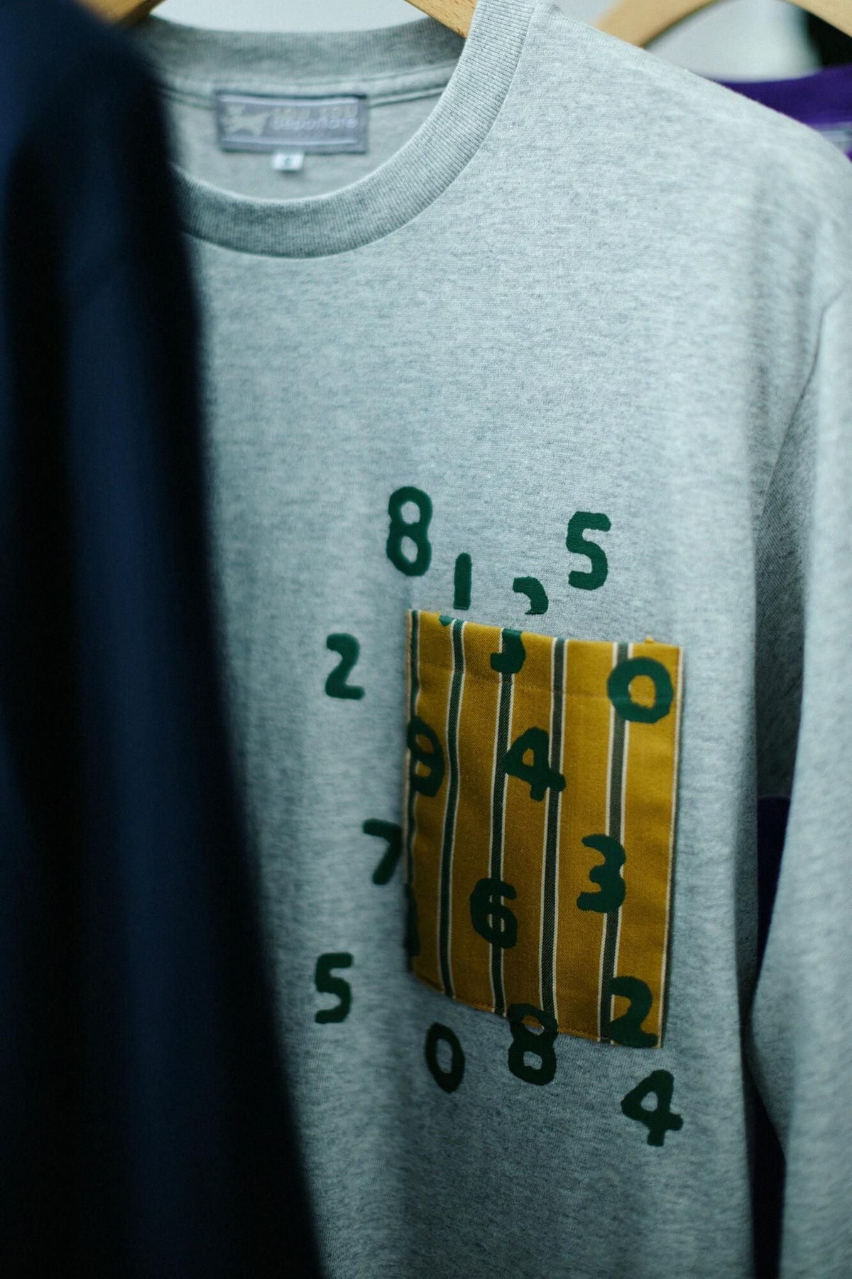 長袖 ポケットTシャツ[5.6]／ヘザーグレー×SO-SU-U昆（こん）