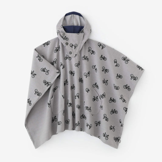 【net限定】ヘリンボーン ジャカールニット BIKEポンチョ／チャリンチャリンあっちこっちと余白（よはく） 銀鼠（ぎんねず）