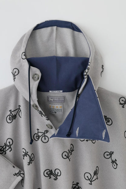 【net限定】ヘリンボーン ジャカールニット BIKEポンチョ／チャリンチャリンあっちこっちと余白（よはく） 銀鼠（ぎんねず）
