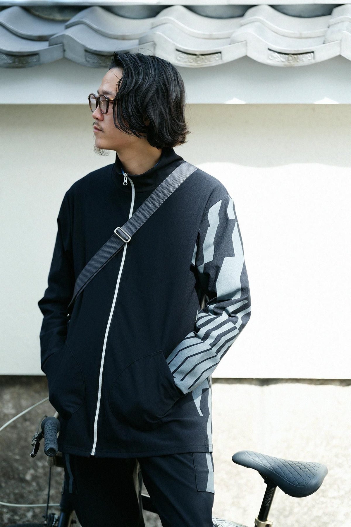 裏起毛ジャージー ZIP UP BIKEブルゾン／ブラック×だんだん▲