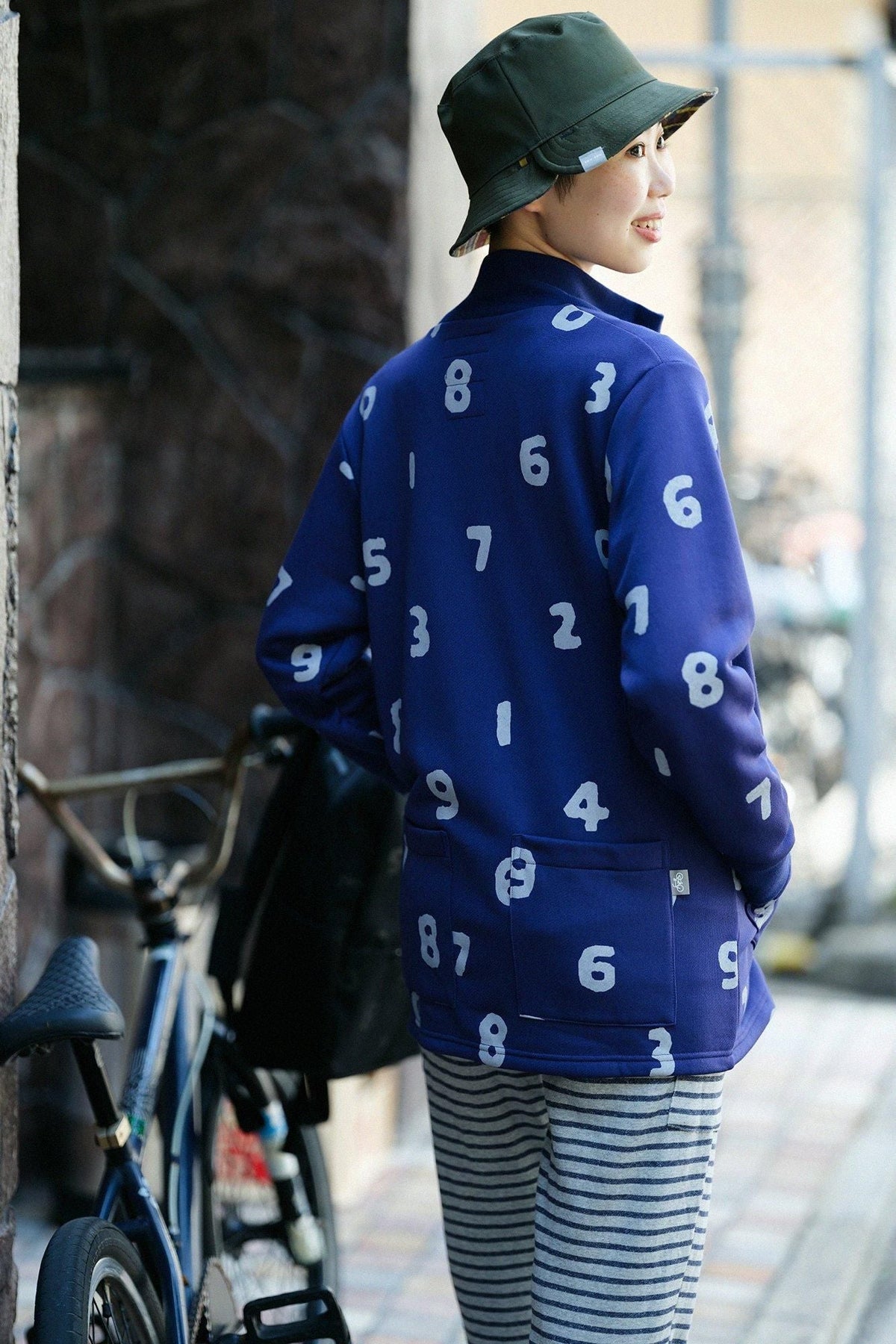 【net限定】裏毛 ZIP UP BIKEブルゾン／SO-SU-U 紺青（こんじょういろ）