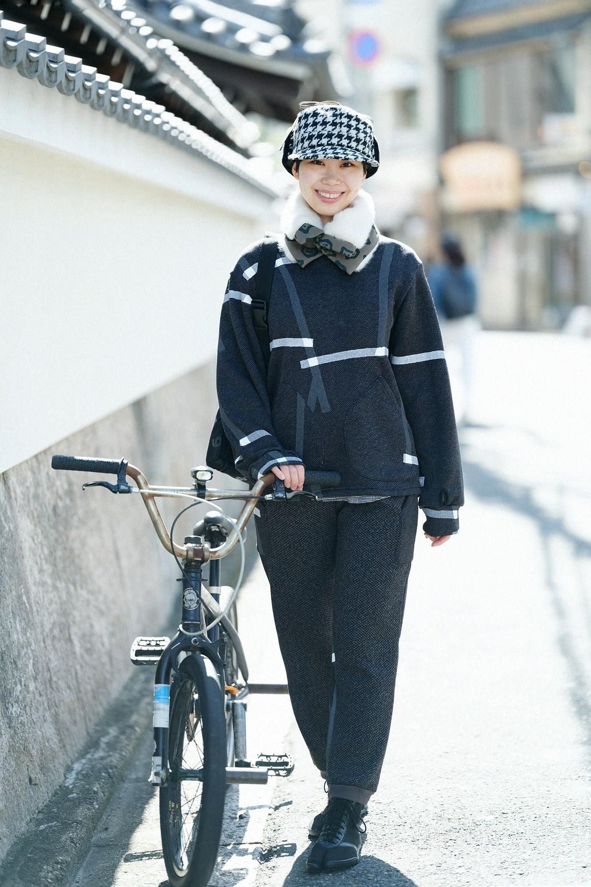 リバーシブル BIKEネックウォーマー／コネコあっちこっち 海松色（みるいろ）