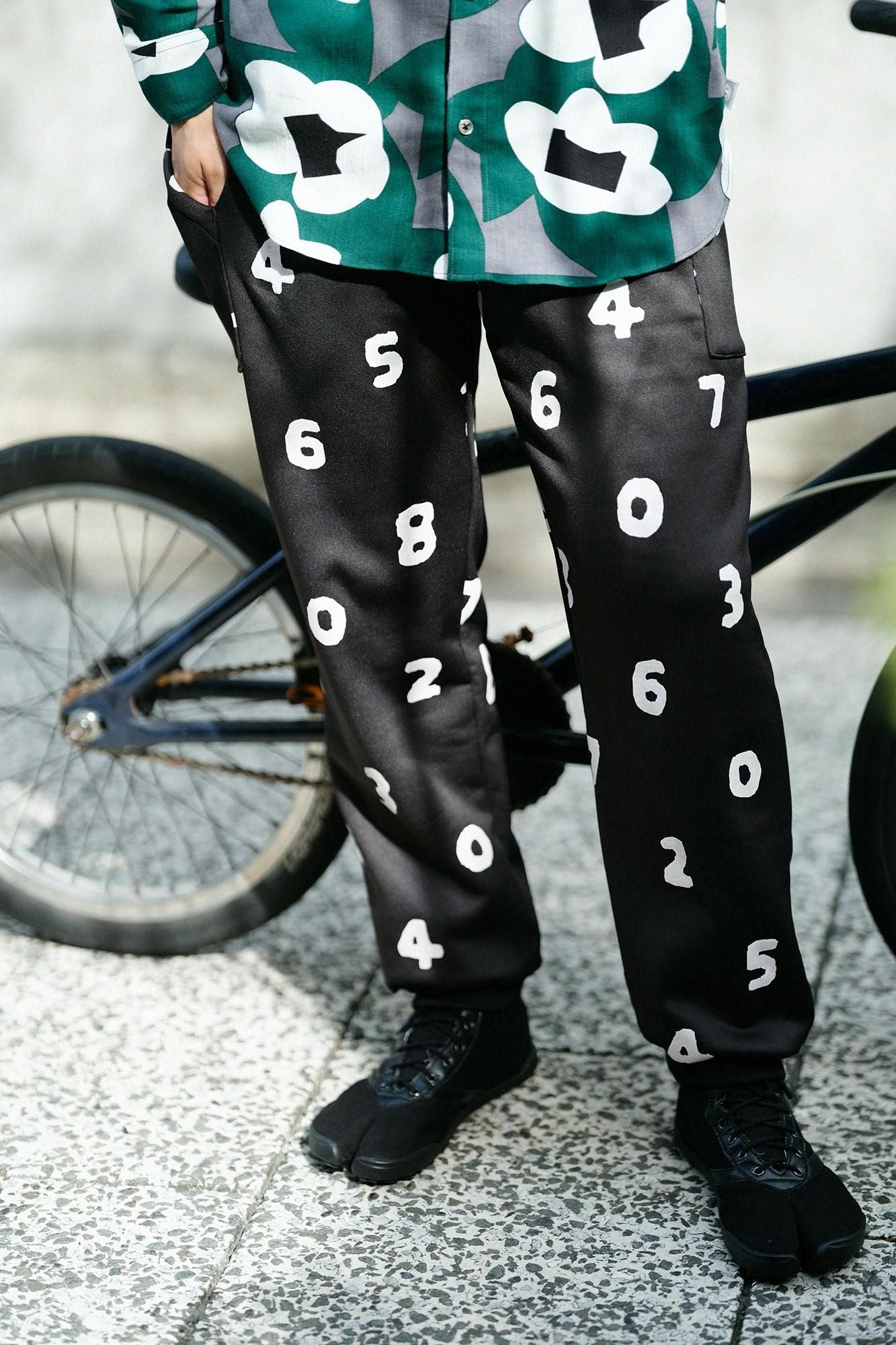 裏起毛フリース BIKEパンツ／SO-SU-U 濡羽色（ぬればいろ）