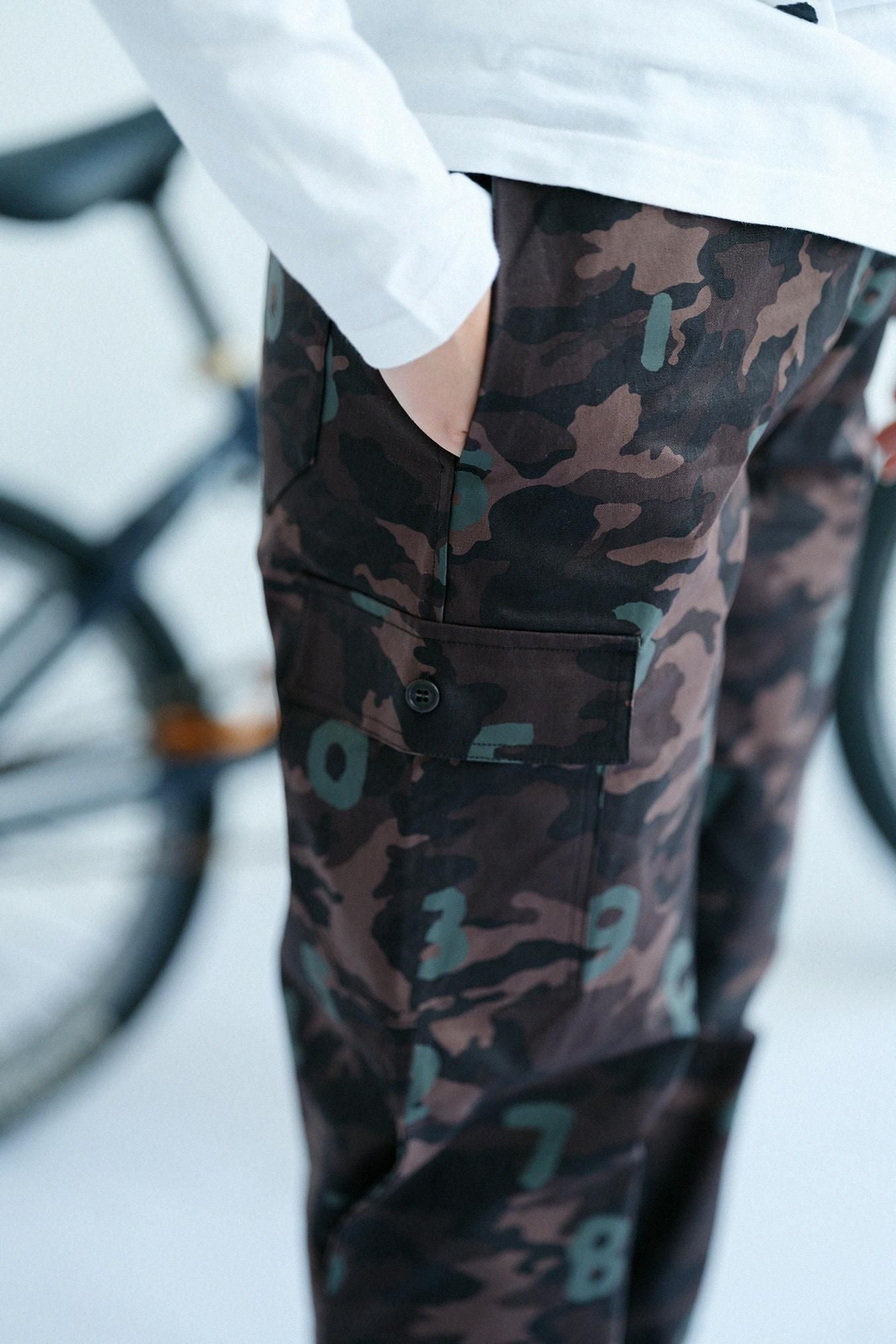 【net限定】コットンキャンバス カーゴパンツ／camo SO-SU-U 銀煤竹（ぎんすすたけ）