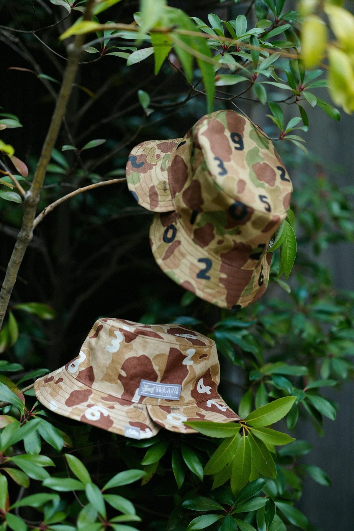 リネンツイル リバーシブル BIKE HAT／duck hunter camo SO-SU-U 空五倍子色（うつふしいろ）