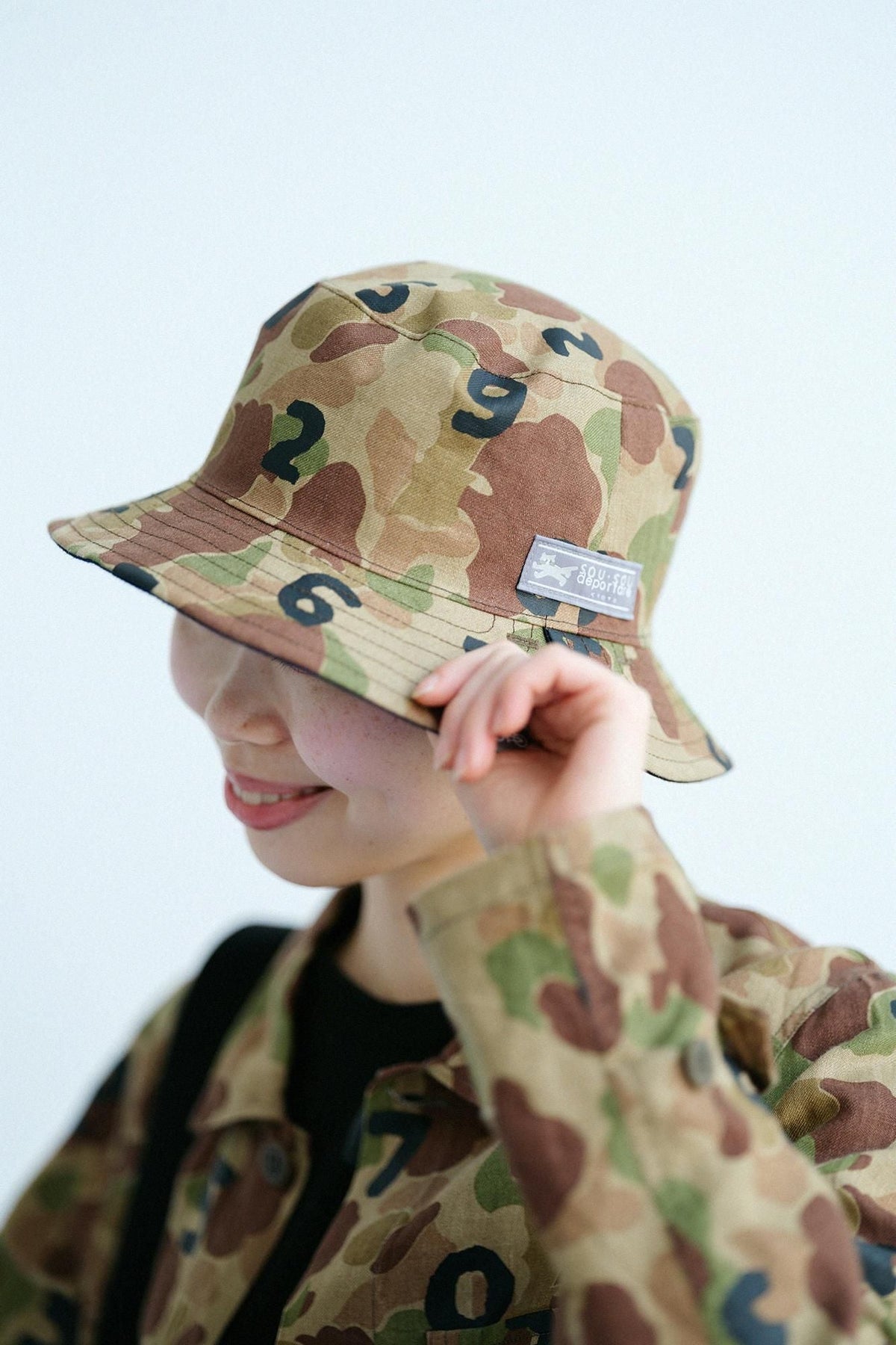 リネンツイル リバーシブル BIKE HAT／duck hunter camo SO-SU-U 空五倍子色（うつふしいろ）