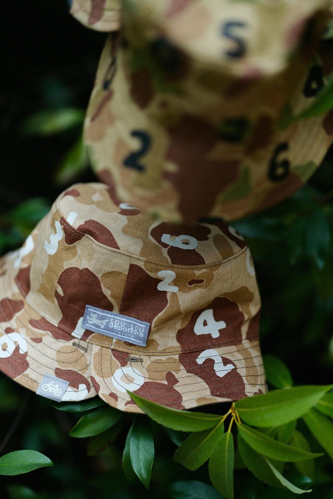 リネンツイル リバーシブル BIKE HAT／duck hunter camo SO-SU-U 白茶（しらちゃ）