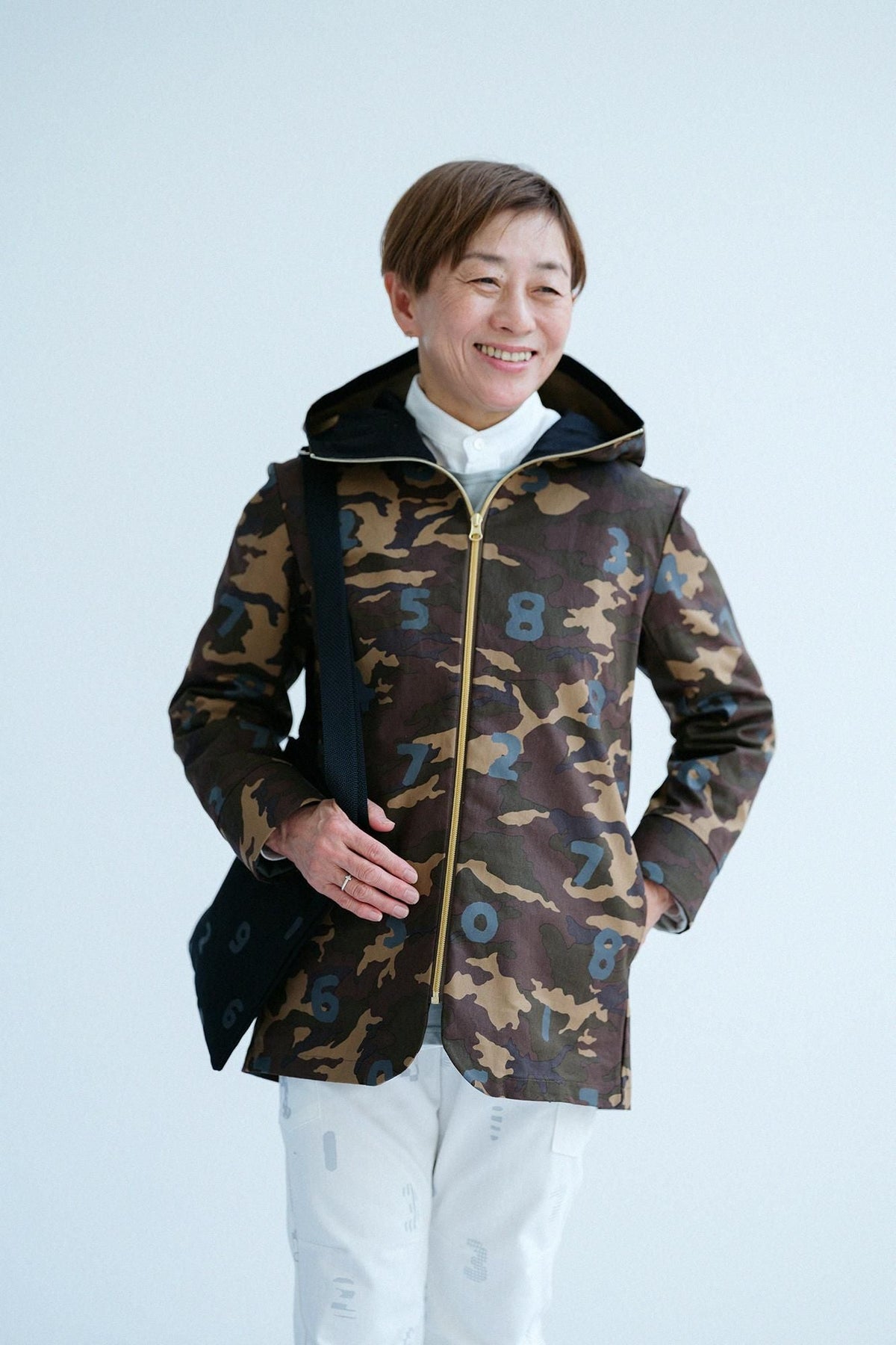 コットンキャンバス ZIP UP フードジャケット／camo SO-SU-U 桑染（くわぞめ）