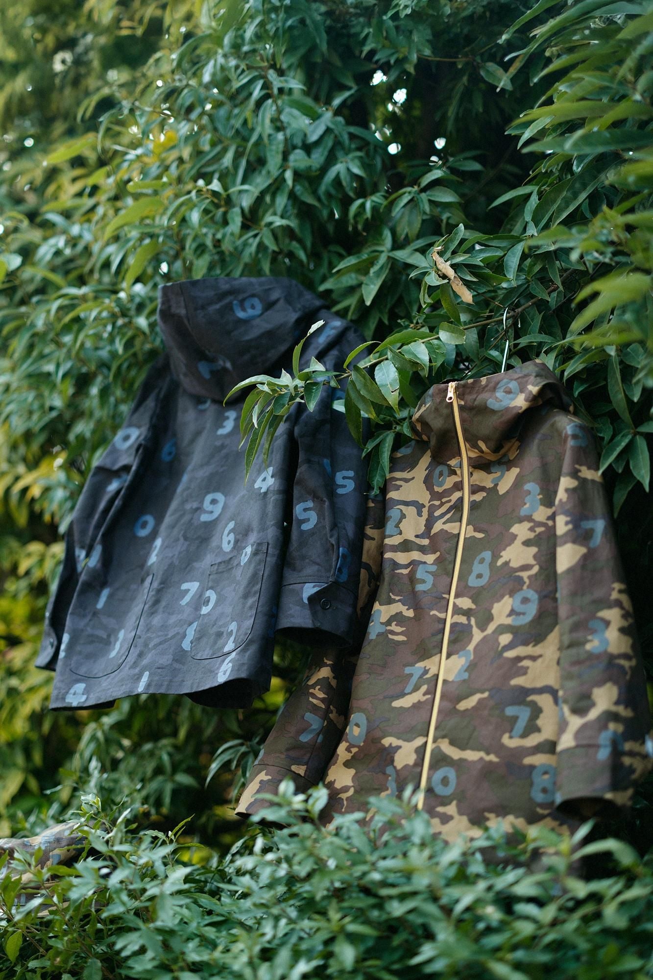 コットンキャンバス ZIP UP フードジャケット／camo SO-SU-U 桑染（くわぞめ）