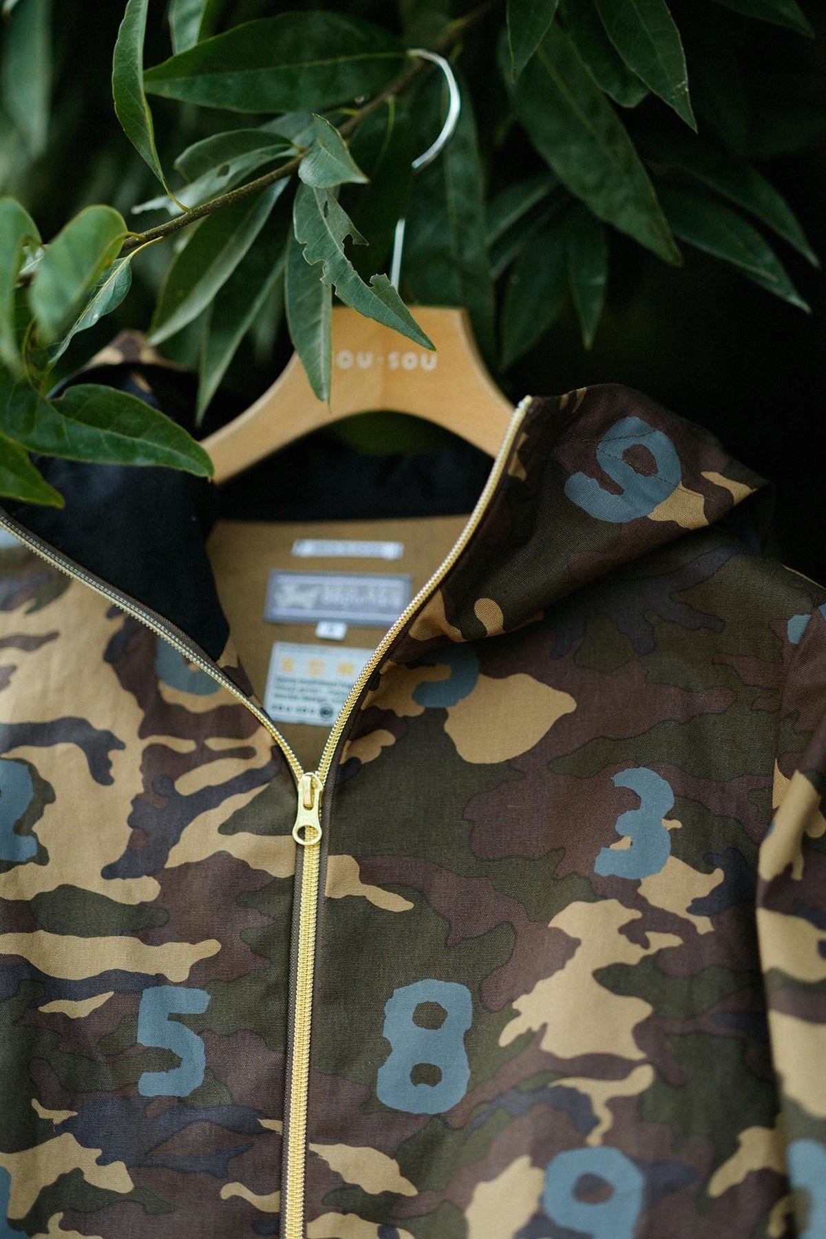 コットンキャンバス ZIP UP フードジャケット／camo SO-SU-U 桑染（くわぞめ）