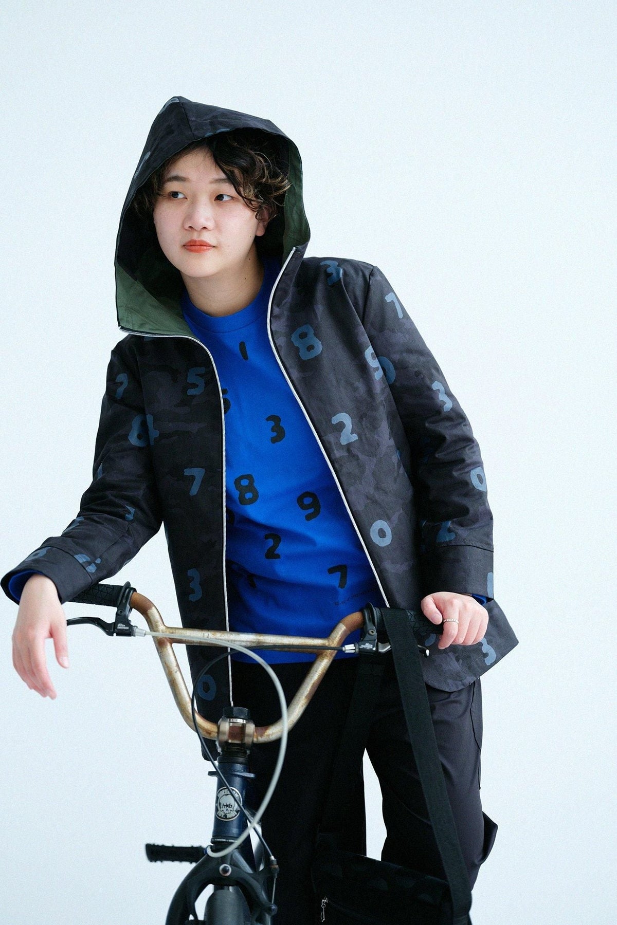 コットンキャンバス ZIP UP フードジャケット／camo SO-SU-U 墨黒（すみくろ）▲