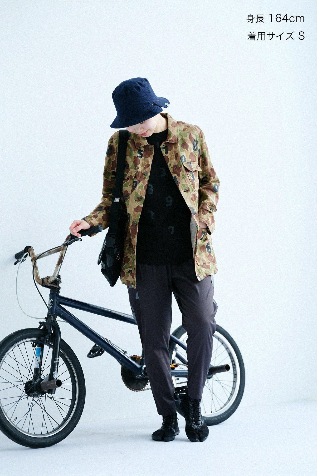 ストレッチ ラチネ織 BIKEジョードプル／ダークグレー×だんだん