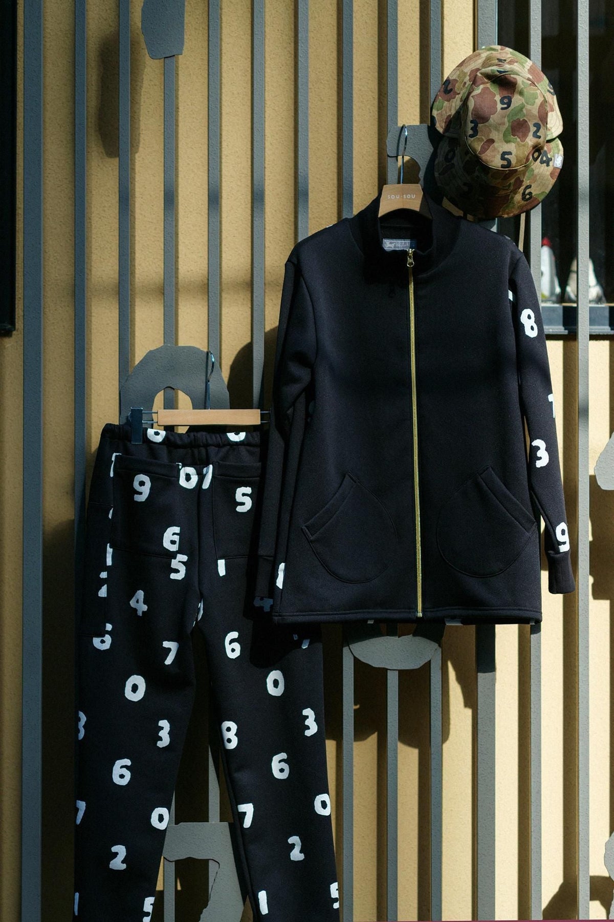 ラッチパイルニット ZIP UP BIKEブルゾン／ブラック×SO-SU-U