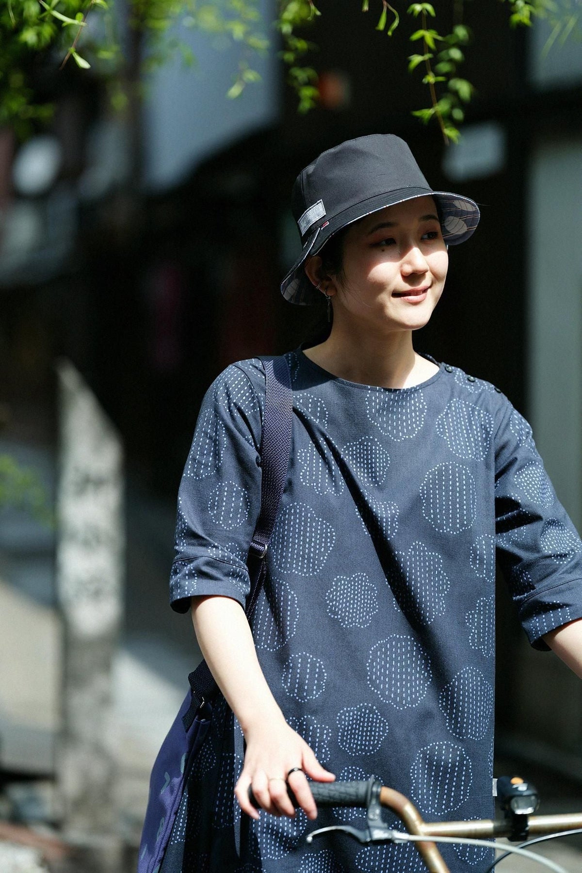 サテンストライプ リバーシブル BIKE HAT／すいぎょく 紺青（こんじょう）