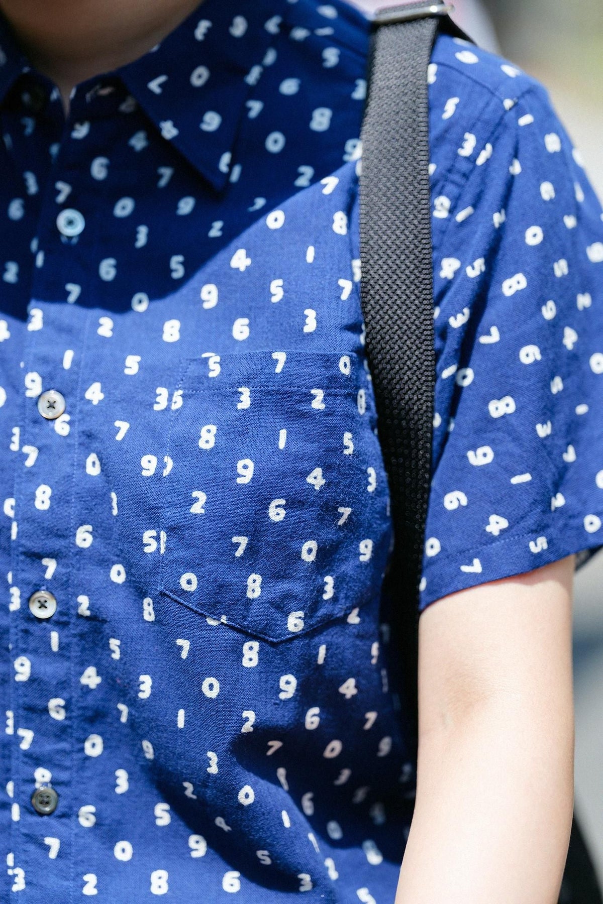 【net限定】伊勢木綿 文（ぶん） 半袖シャツ／豆SO-SU-U 濃紺（のうこん）
