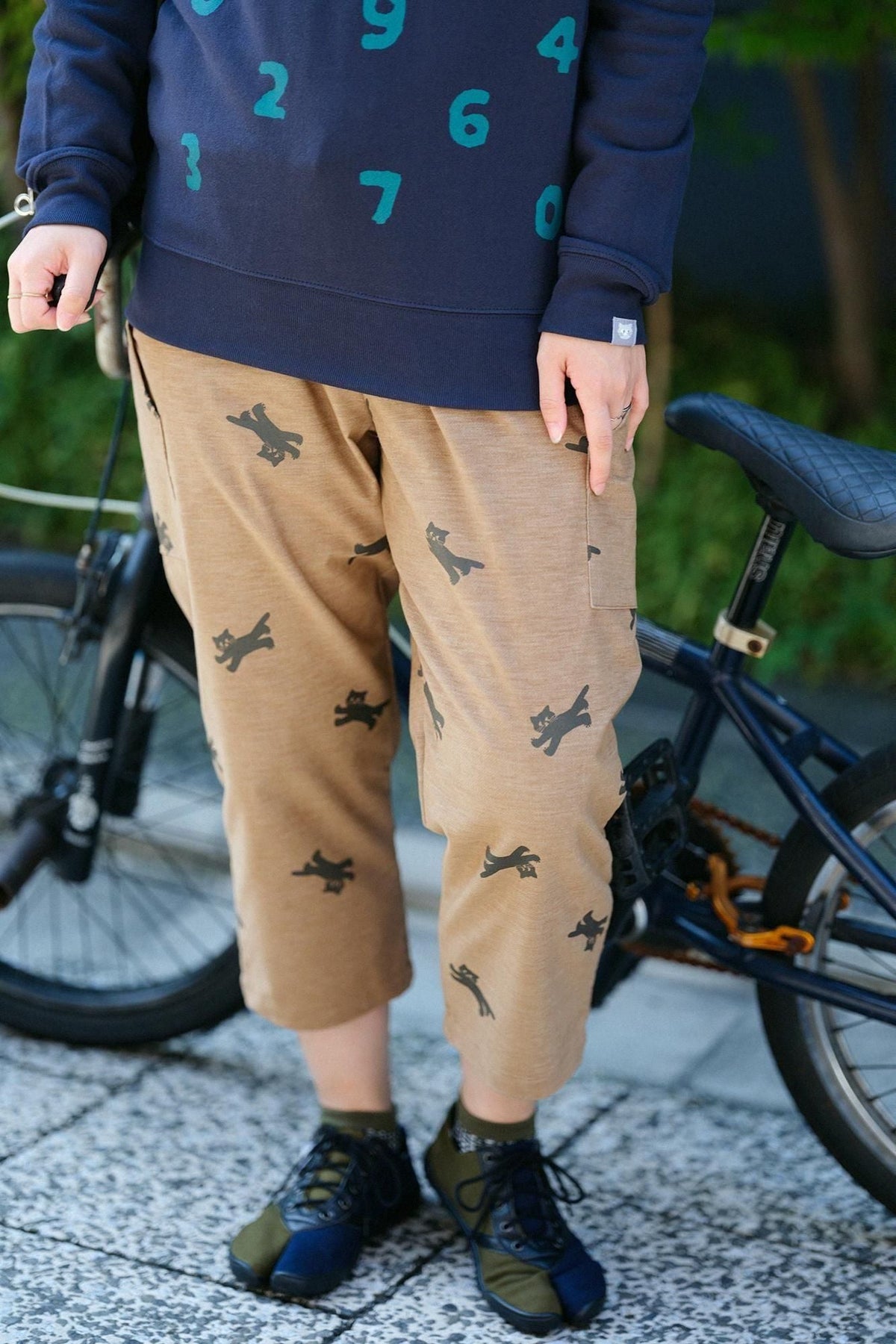 【net限定】ストレッチビロード BIKE すててこ／ねこ かけっこ イエローオーカー
