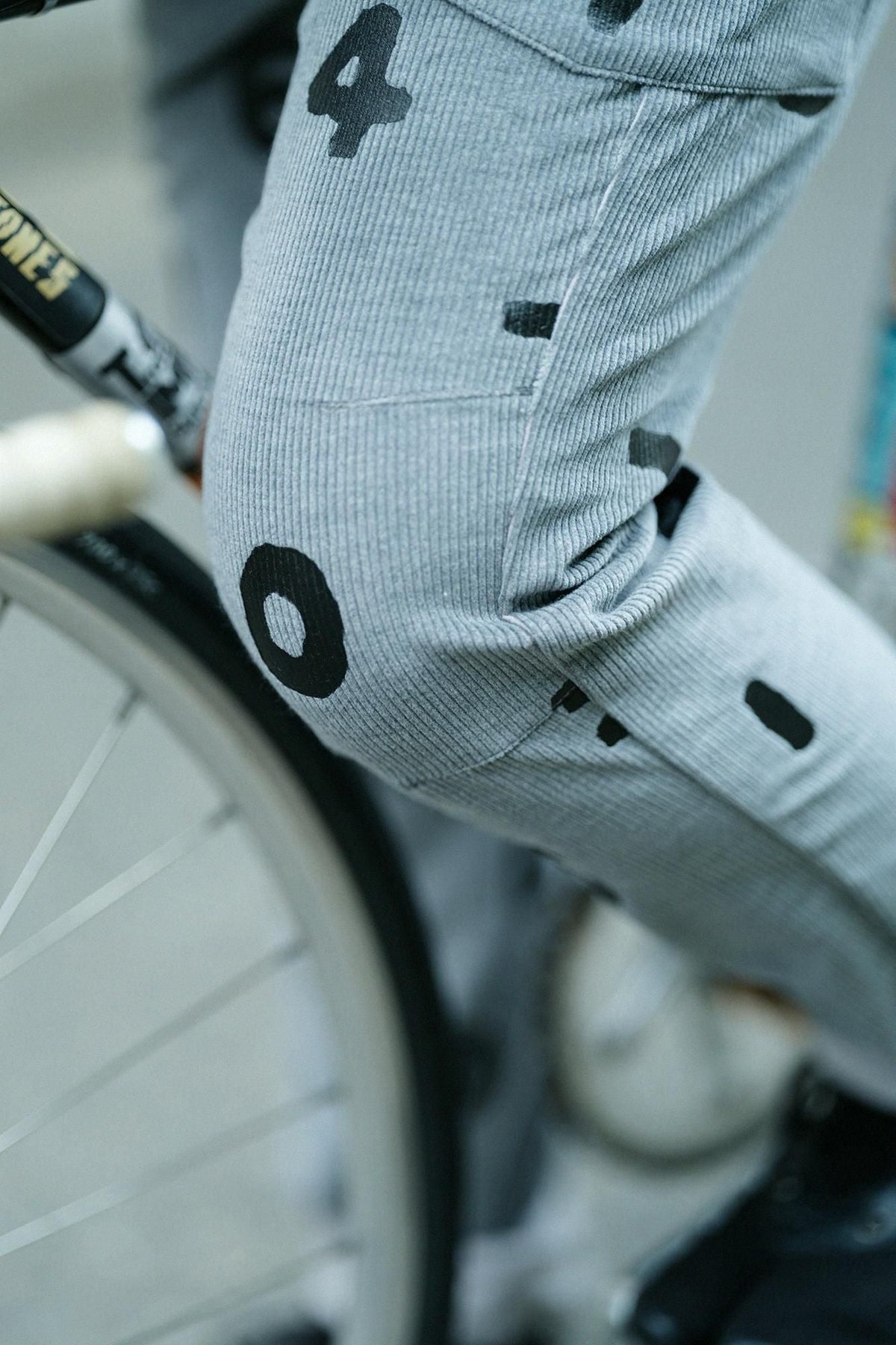 ストレッチコーデュロイ BIKEカーゴ／SO-SU-U グレー
