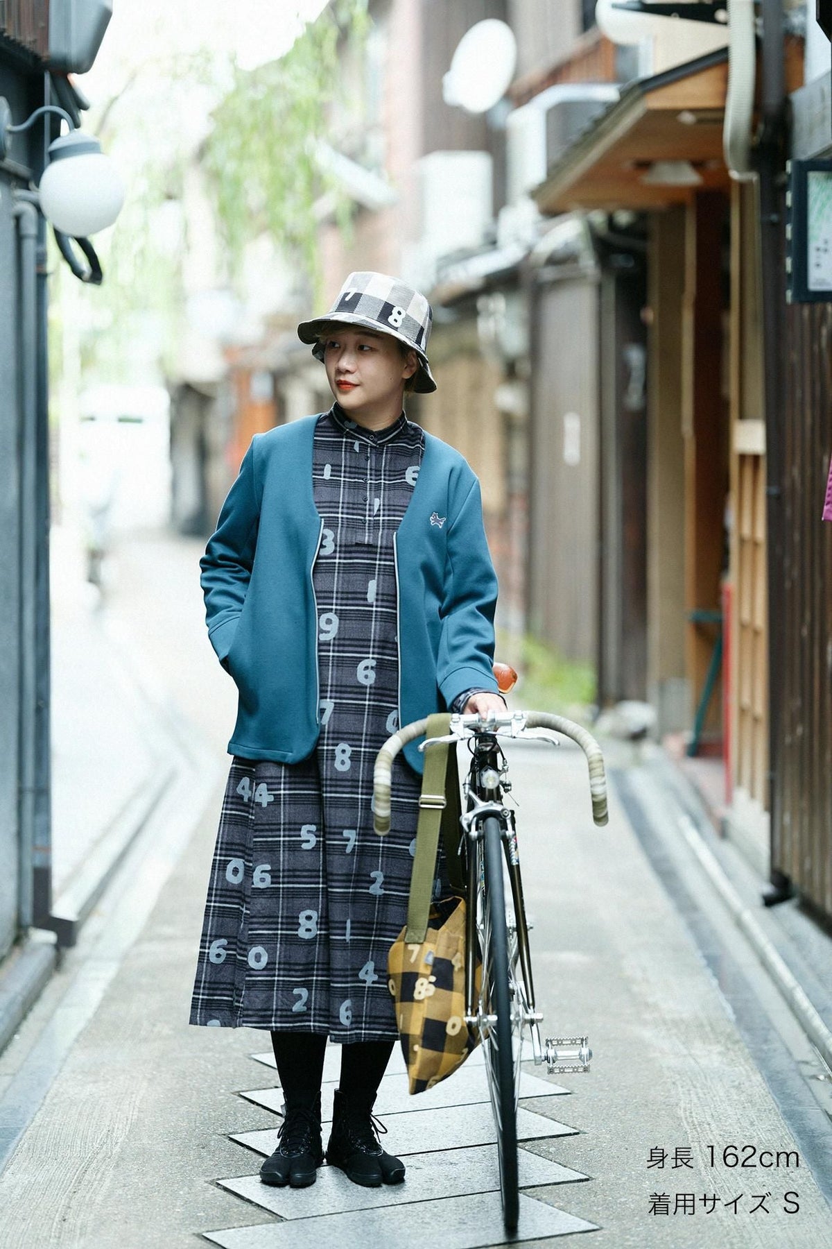 【net限定】ダンボールニット ノーカラーVネックBIKEジャケット／ボトルグリーン