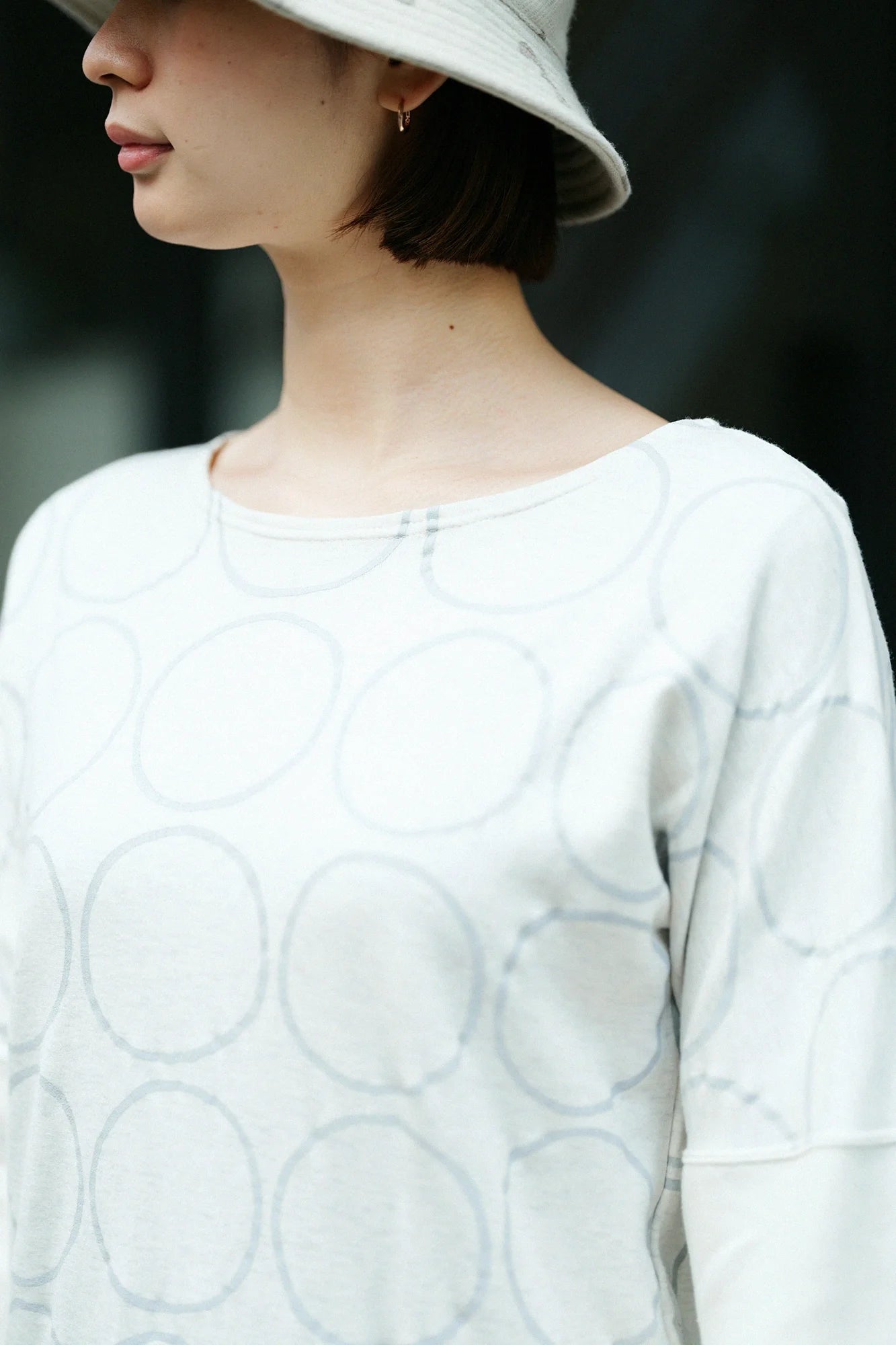 コットンリバーニット 型ぬき長袖Tシャツ／わならべ アイボリー