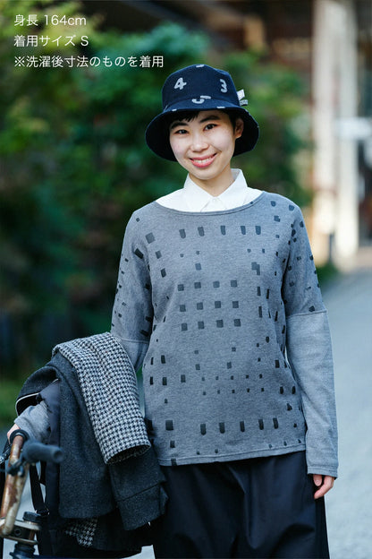 コットンリバーニット 型ぬき長袖Tシャツ／窓 グレー