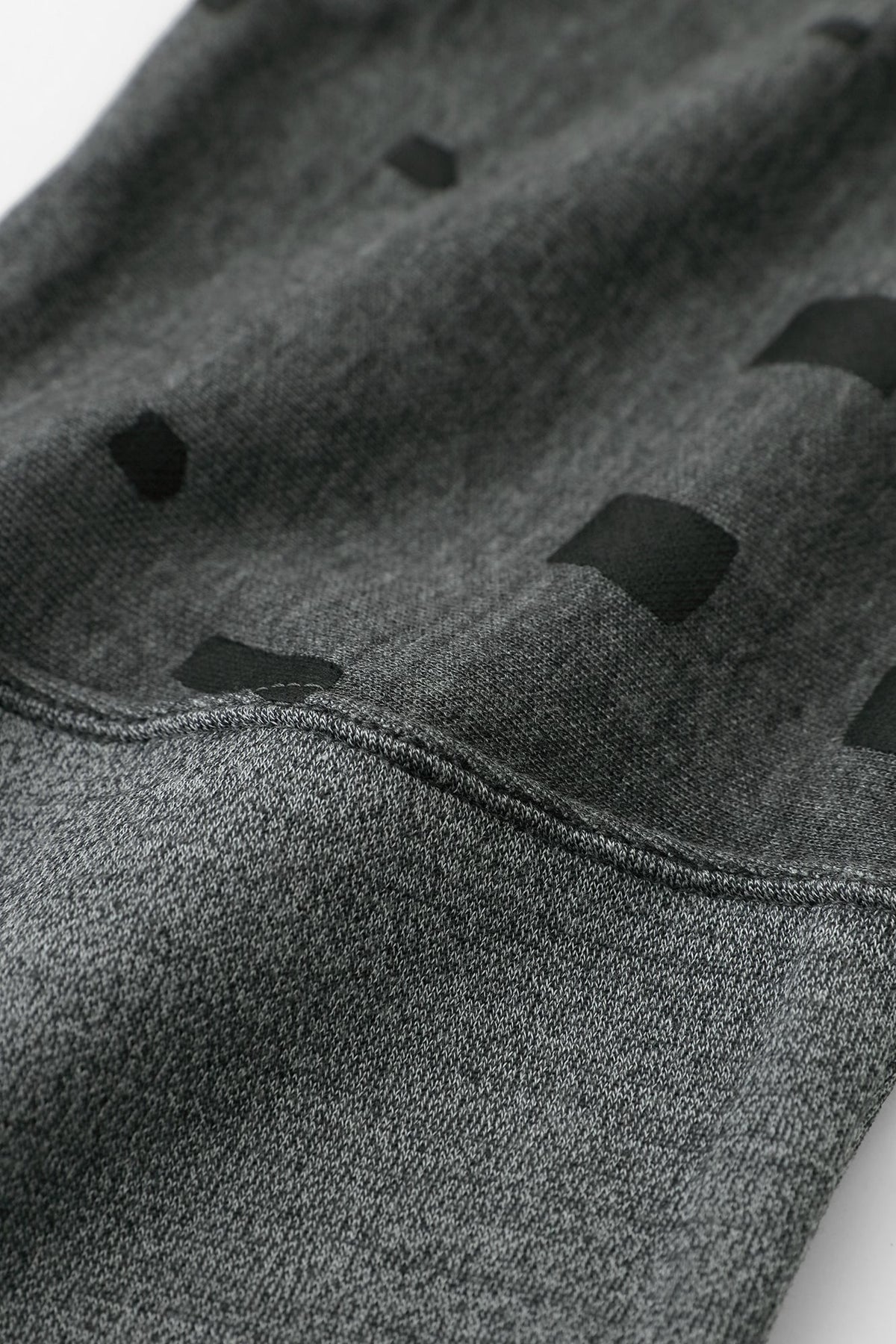 コットンリバーニット 型ぬき長袖Tシャツ／窓 グレー