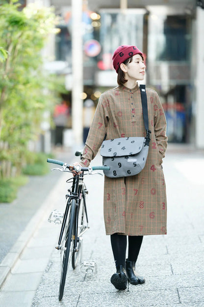 BIKE ショルダー／SO-SU-U 中  鉛色（なまりいろ）