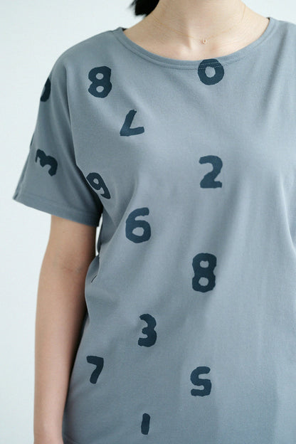 C/CM(R) カノコニット 型ぬきTシャツ／SO-SU-U 上下（しょうか）と余白（よはく） スチールブルー