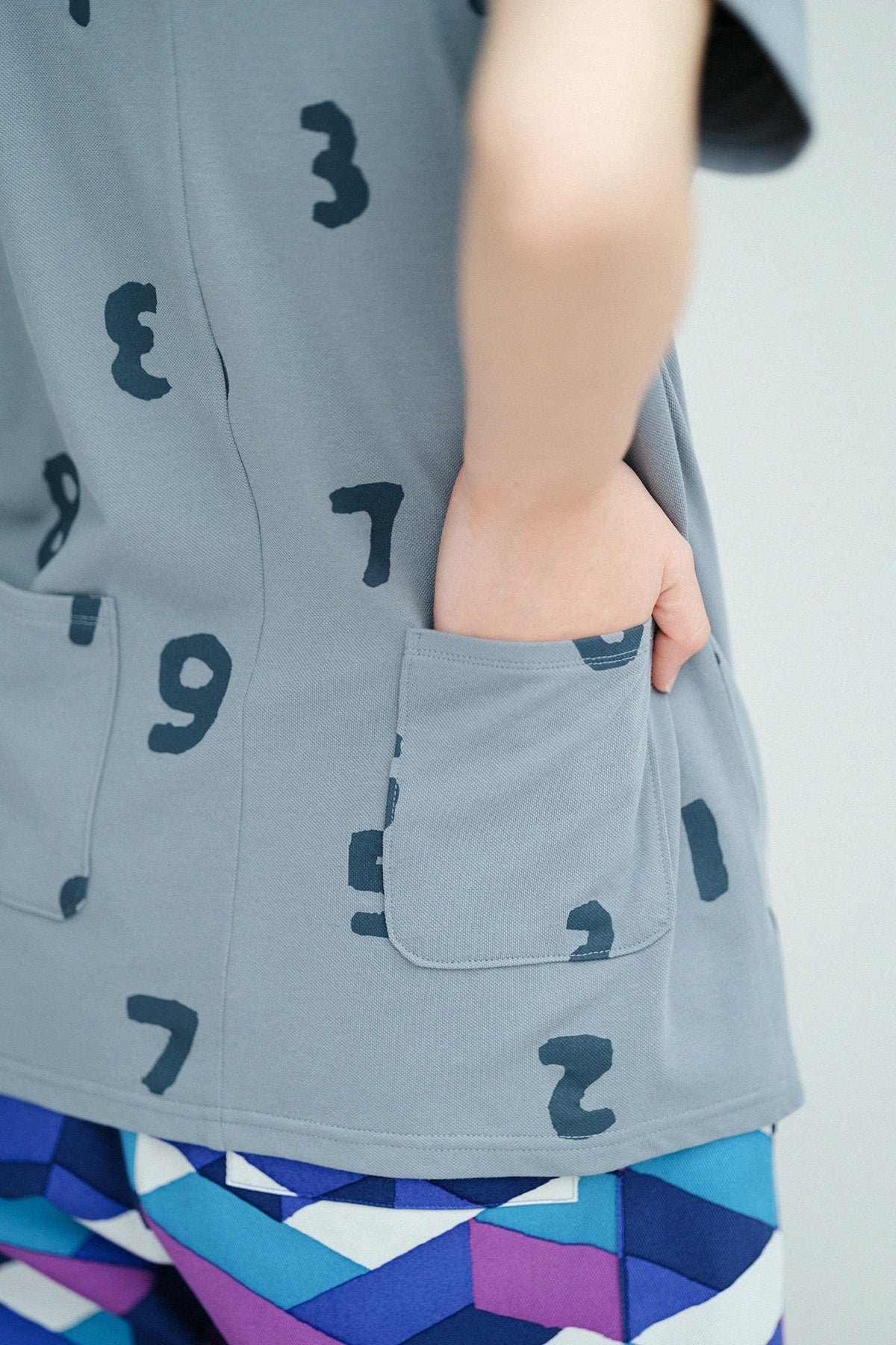 C/CM(R) カノコニット 型ぬきTシャツ／SO-SU-U 上下（しょうか）と余白（よはく） スチールブルー