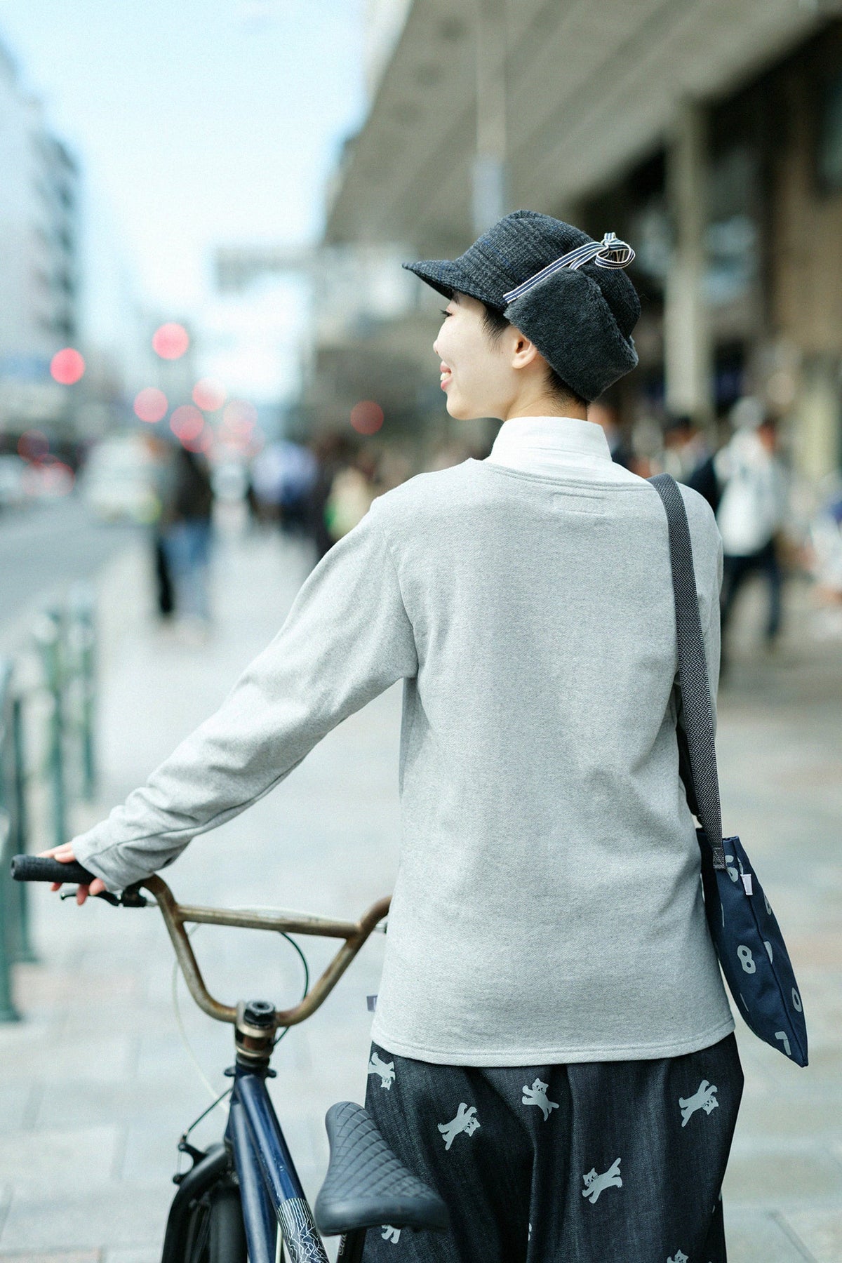 【net限定】裏毛 ボートネックスウェットシャツ／ヘザーグレー×レッドJQ