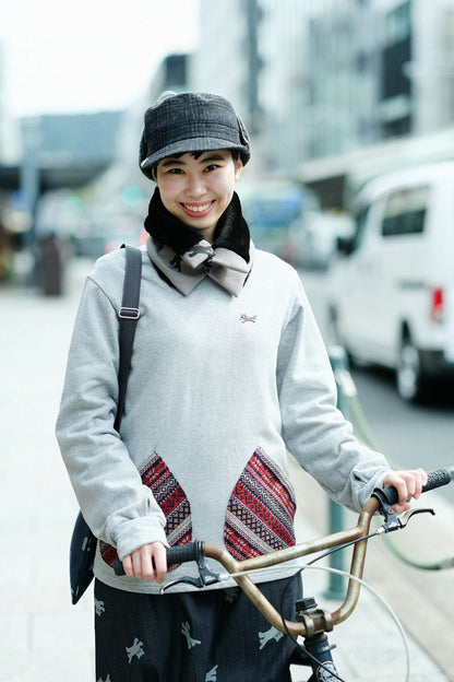 【net限定】リバーシブル BIKEネックウォーマー／ねこ かけっこ グレー